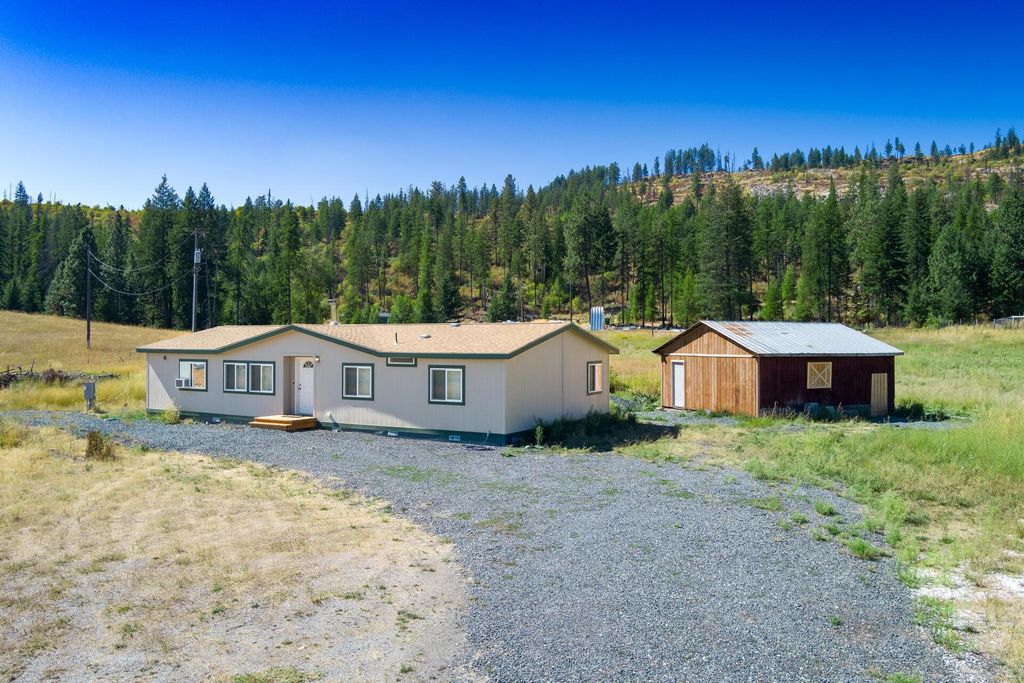 960 Philpott Rd, Colville, WA 99114