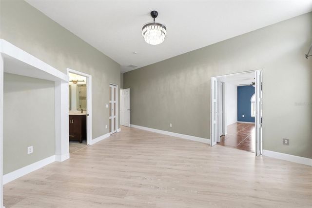 11421 GLENMONT DRIVE, Tampa, FL 33635