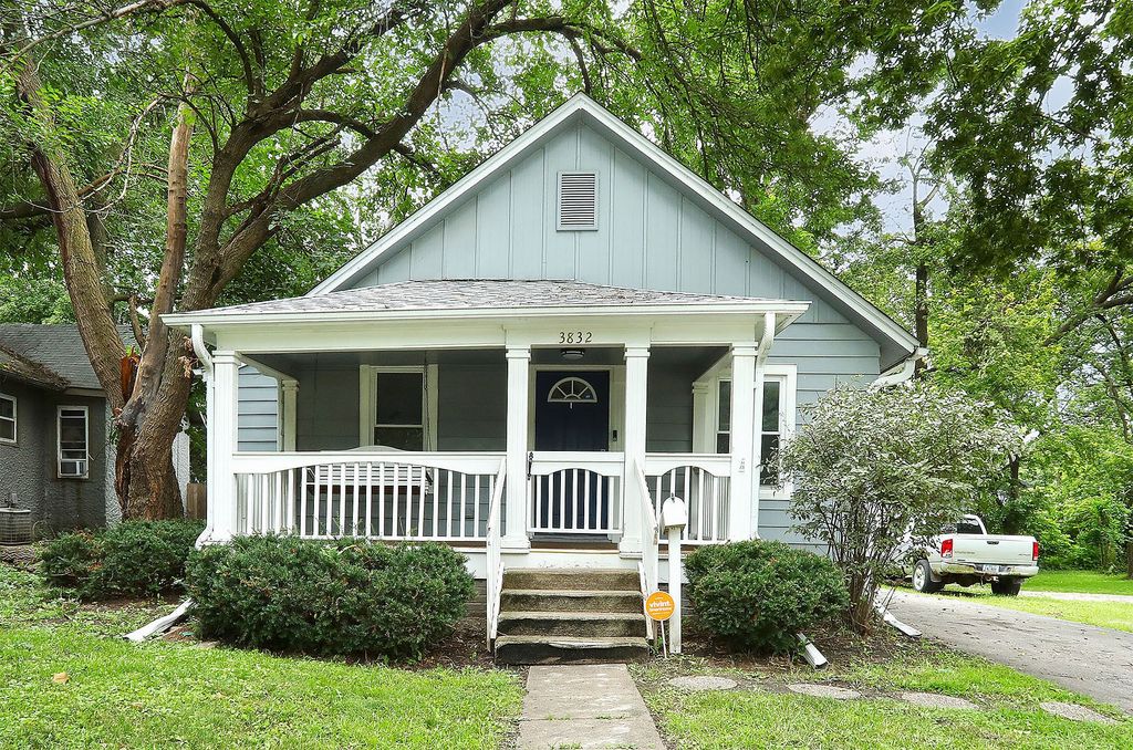 3832 Bowdoin Street, Des Moines, IA 50313