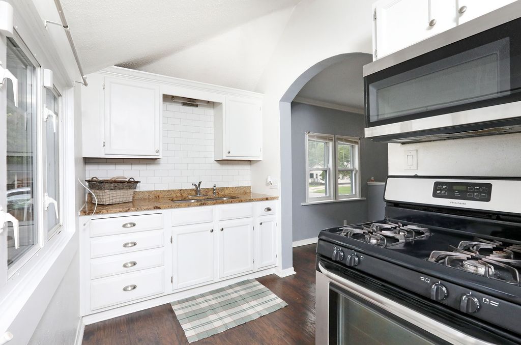 3832 Bowdoin Street, Des Moines, IA 50313