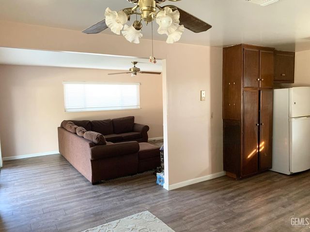 916 Alandale Avenue, Bakersfield, CA 93308