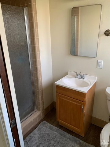 916 Alandale Avenue, Bakersfield, CA 93308