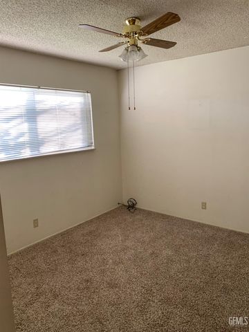 916 Alandale Avenue, Bakersfield, CA 93308