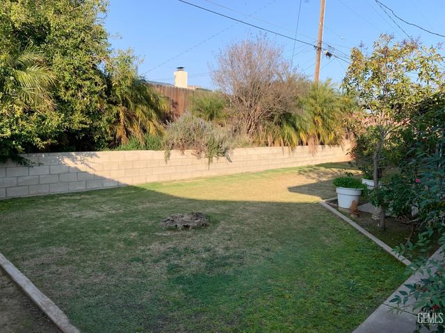 916 Alandale Avenue, Bakersfield, CA 93308