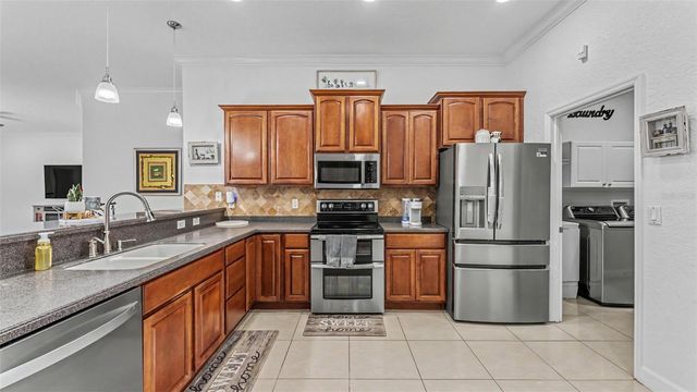 6726 HARTSWORTH DRIVE, Lakeland, FL 33813