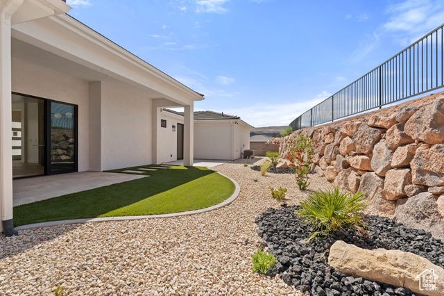 1043 N FALCON VW, Hurricane, UT 84737