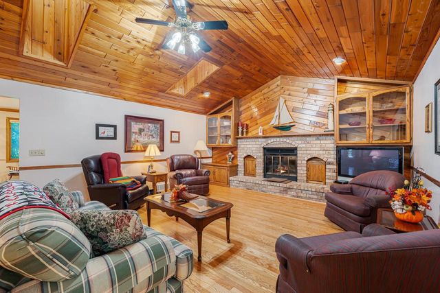 3225 S SCARLET OAK LANE, Appleton, WI 54915
