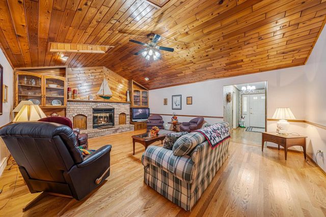 3225 S SCARLET OAK LANE, Appleton, WI 54915