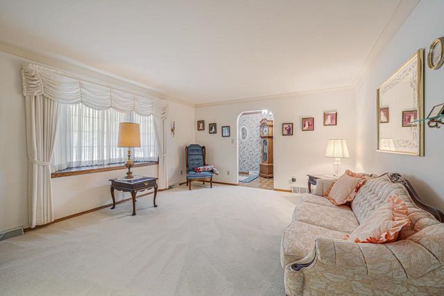 3225 S SCARLET OAK LANE, Appleton, WI 54915