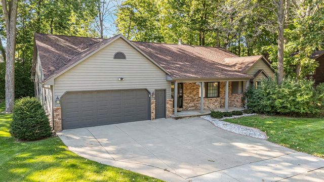 3225 S SCARLET OAK LANE, Appleton, WI 54915