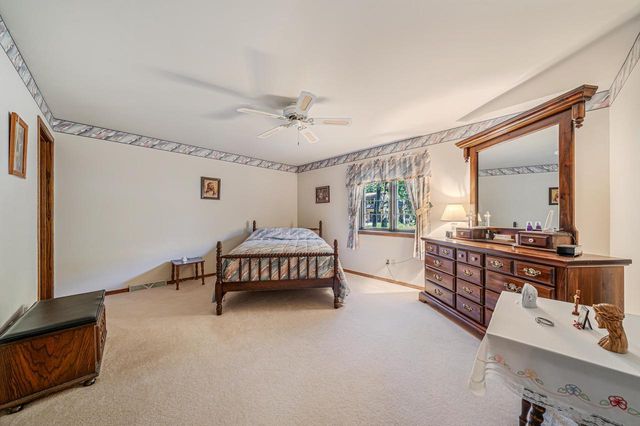 3225 S SCARLET OAK LANE, Appleton, WI 54915