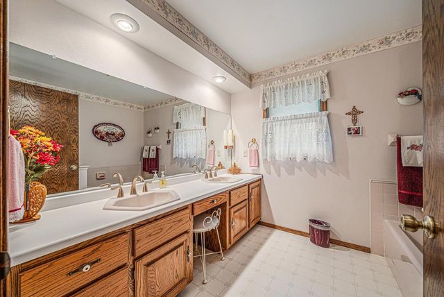 3225 S SCARLET OAK LANE, Appleton, WI 54915