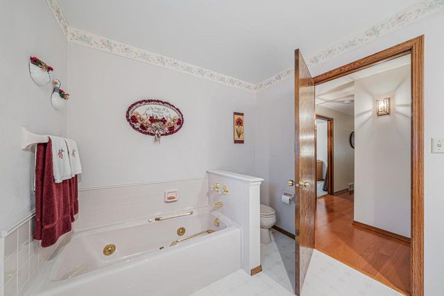 3225 S SCARLET OAK LANE, Appleton, WI 54915