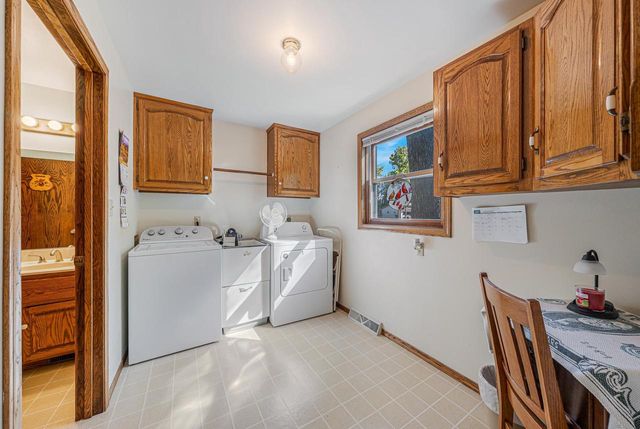 3225 S SCARLET OAK LANE, Appleton, WI 54915