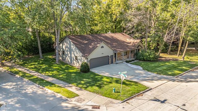3225 S SCARLET OAK LANE, Appleton, WI 54915