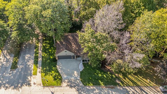 3225 S SCARLET OAK LANE, Appleton, WI 54915
