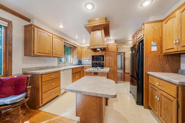 3225 S SCARLET OAK LANE, Appleton, WI 54915