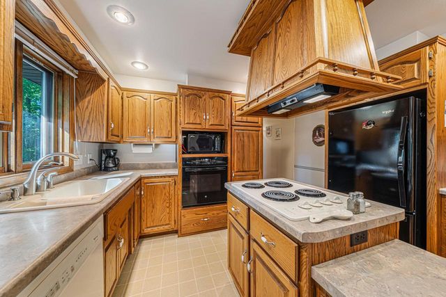 3225 S SCARLET OAK LANE, Appleton, WI 54915