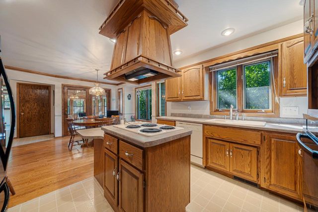 3225 S SCARLET OAK LANE, Appleton, WI 54915