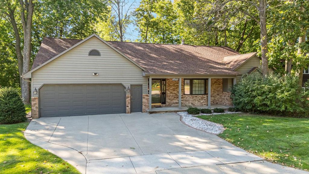3225 S SCARLET OAK LANE, Appleton, WI 54915