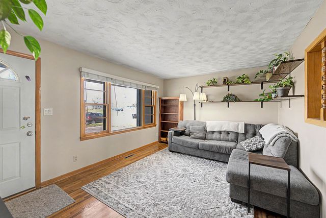 2479 Robin Rd, Salina, KS 67401