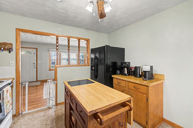 2479 Robin Rd, Salina, KS 67401