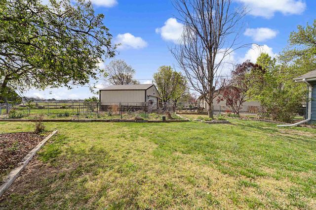 2479 Robin Rd, Salina, KS 67401