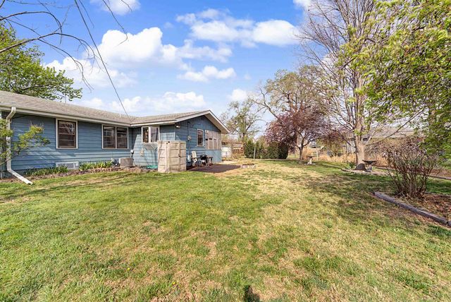 2479 Robin Rd, Salina, KS 67401