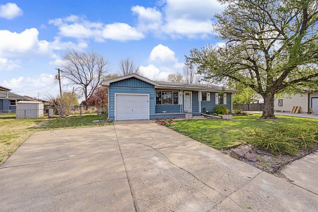 2479 Robin Rd, Salina, KS 67401