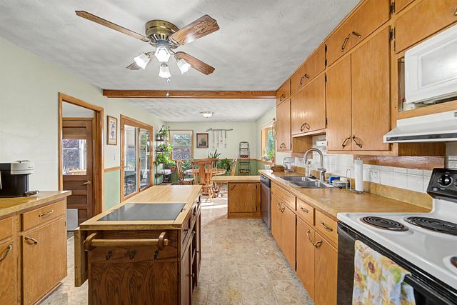 2479 Robin Rd, Salina, KS 67401