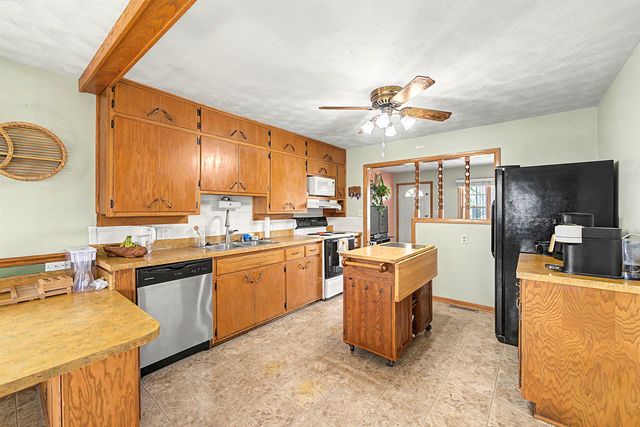 2479 Robin Rd, Salina, KS 67401
