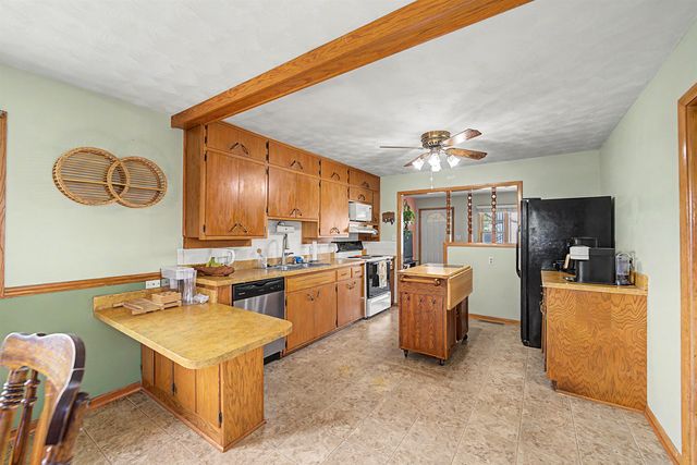 2479 Robin Rd, Salina, KS 67401