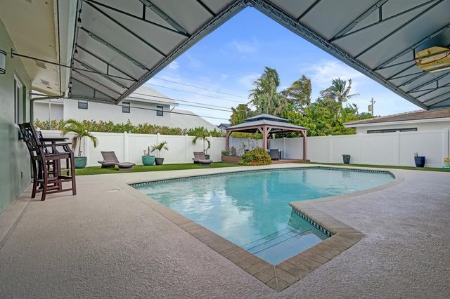 3001 NE 45th Street, Lighthouse Point, FL 33064
