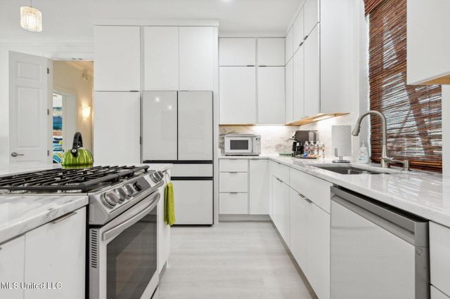 500 Fell Street, Waveland, MS 39576