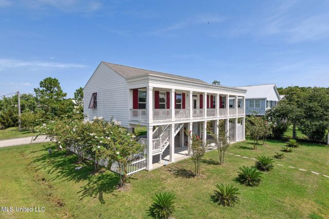 500 Fell Street, Waveland, MS 39576