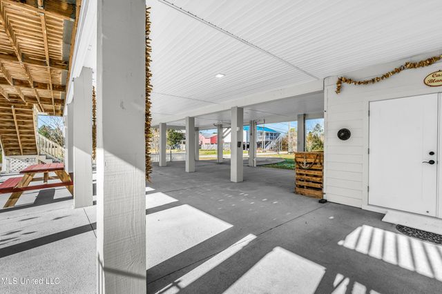 500 Fell Street, Waveland, MS 39576