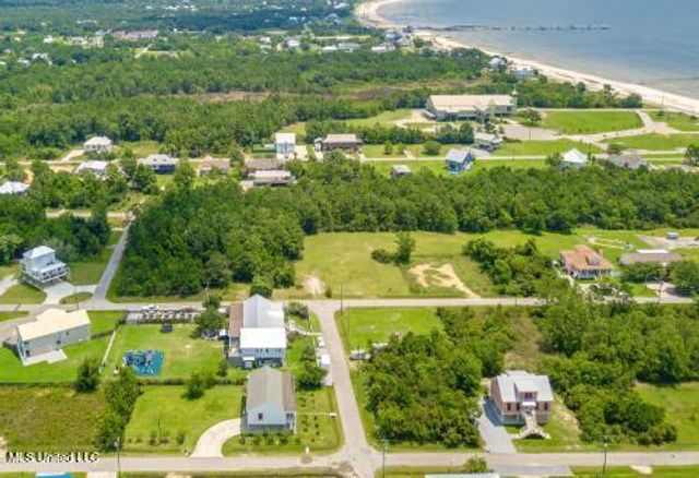 500 Fell Street, Waveland, MS 39576