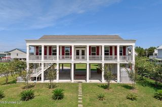500 Fell Street, Waveland, MS 39576