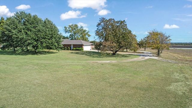 1711 FM 1385, Aubrey, TX 76227