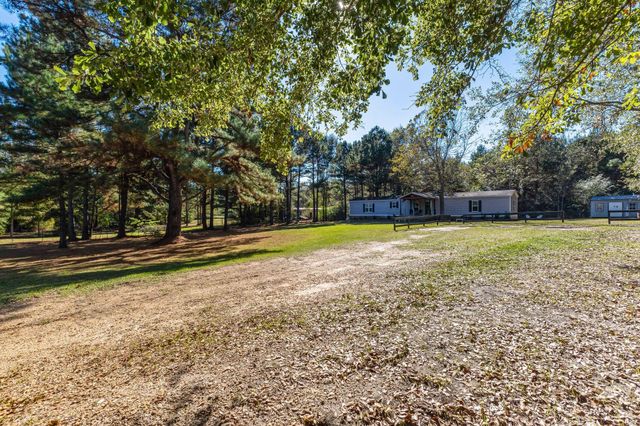 15 Double R Ln., Columbia, MS 39429