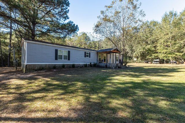 15 Double R Ln., Columbia, MS 39429