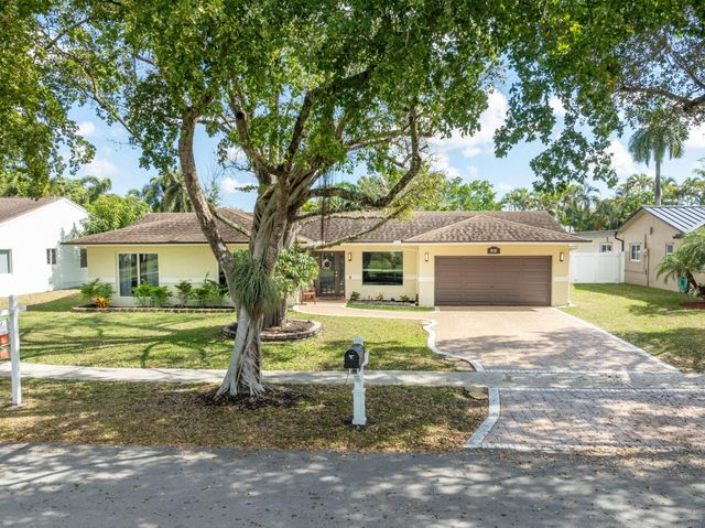 1940 SW 69th Ave, Plantation, FL 33317