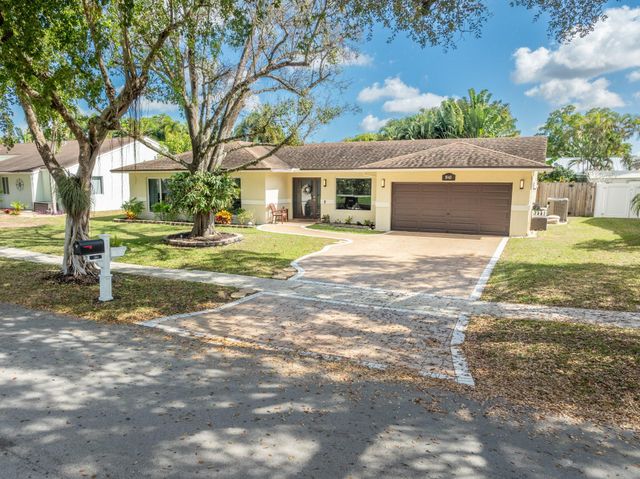 1940 SW 69th Ave, Plantation, FL 33317