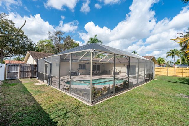 1940 SW 69th Ave, Plantation, FL 33317