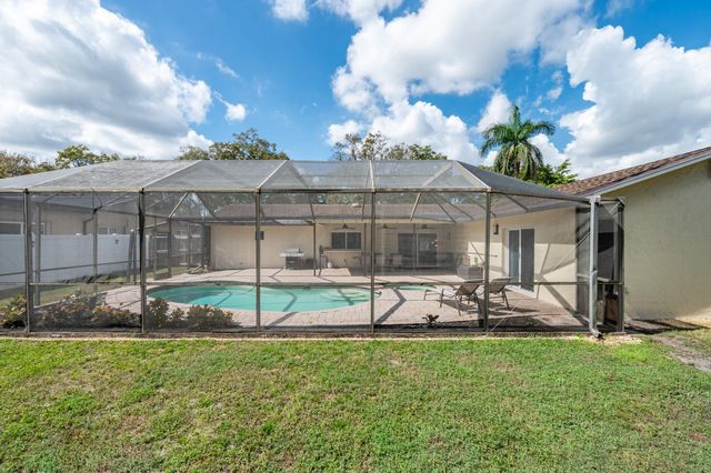 1940 SW 69th Ave, Plantation, FL 33317