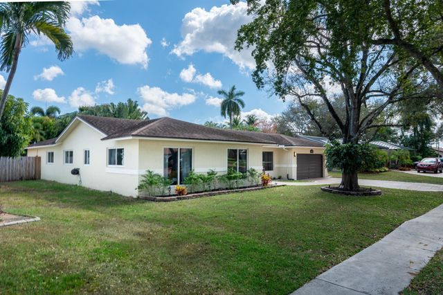 1940 SW 69th Ave, Plantation, FL 33317