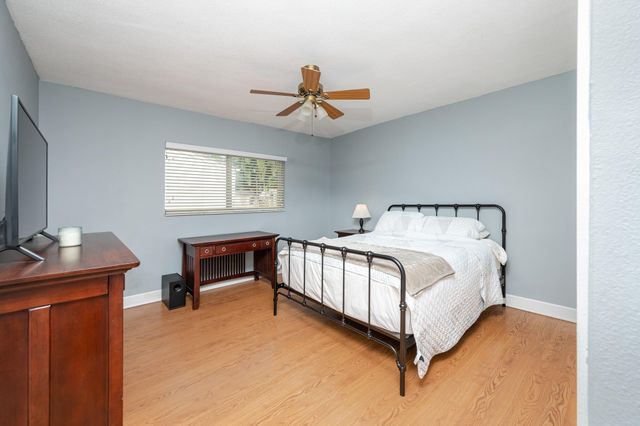 1940 SW 69th Ave, Plantation, FL 33317