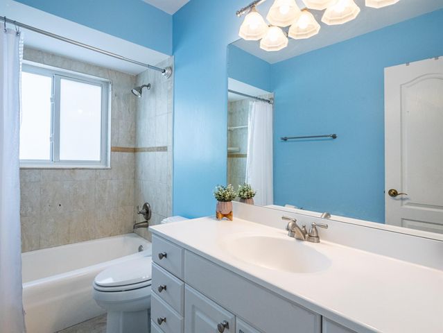 1940 SW 69th Ave, Plantation, FL 33317