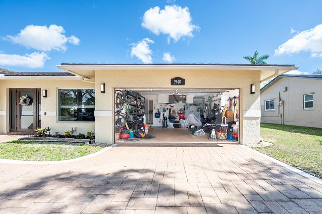 1940 SW 69th Ave, Plantation, FL 33317