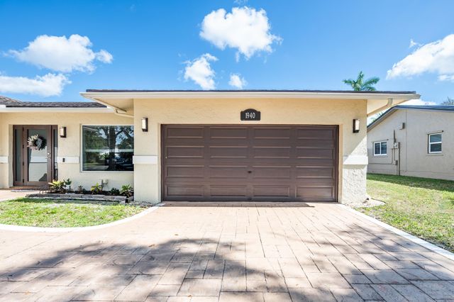 1940 SW 69th Ave, Plantation, FL 33317